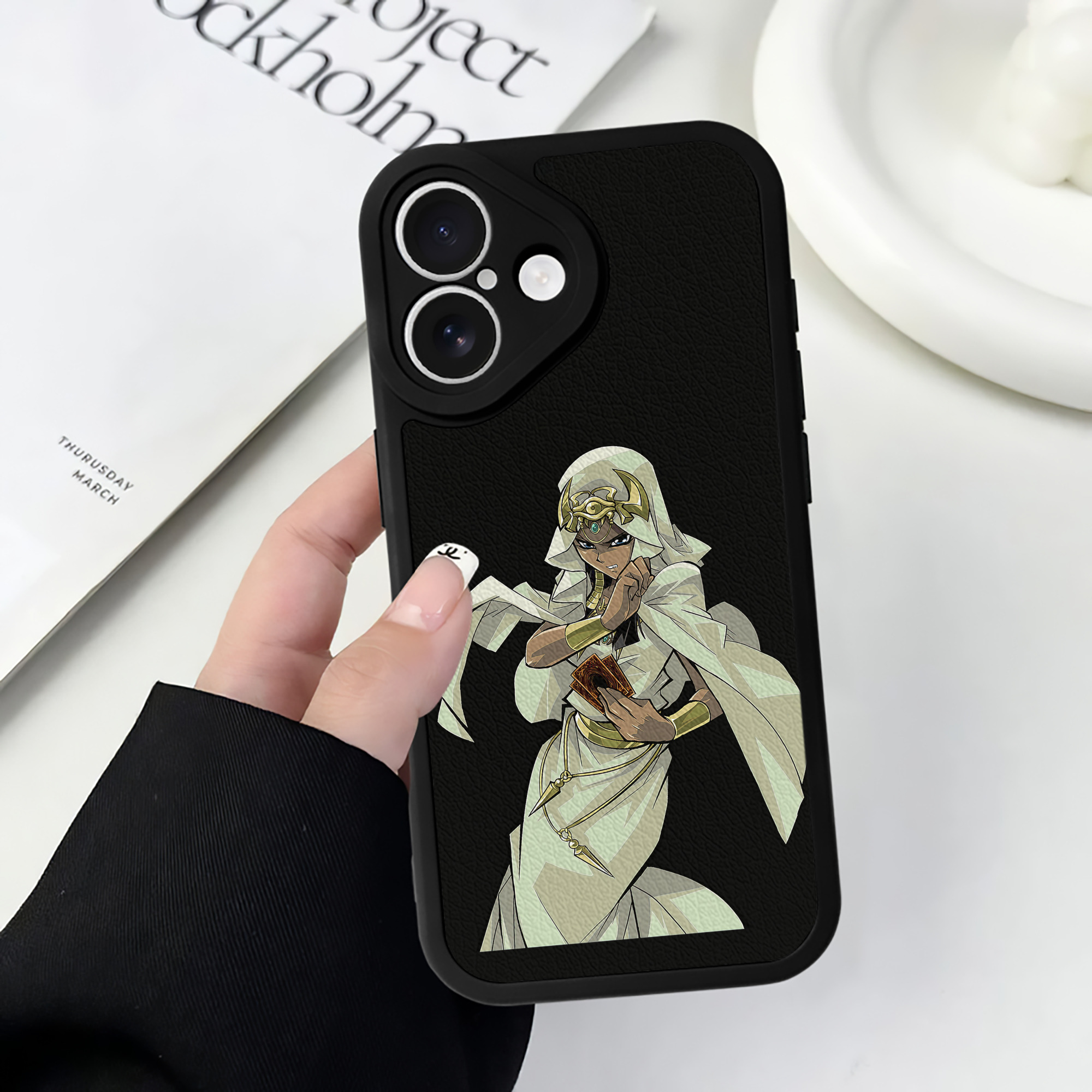 （画像用） 遊☆戯☆王 Yu-Gi-Oh! 【iPhone 16シリーズ対応】シリコンスマホケース（レザー調） 材質：シリコン